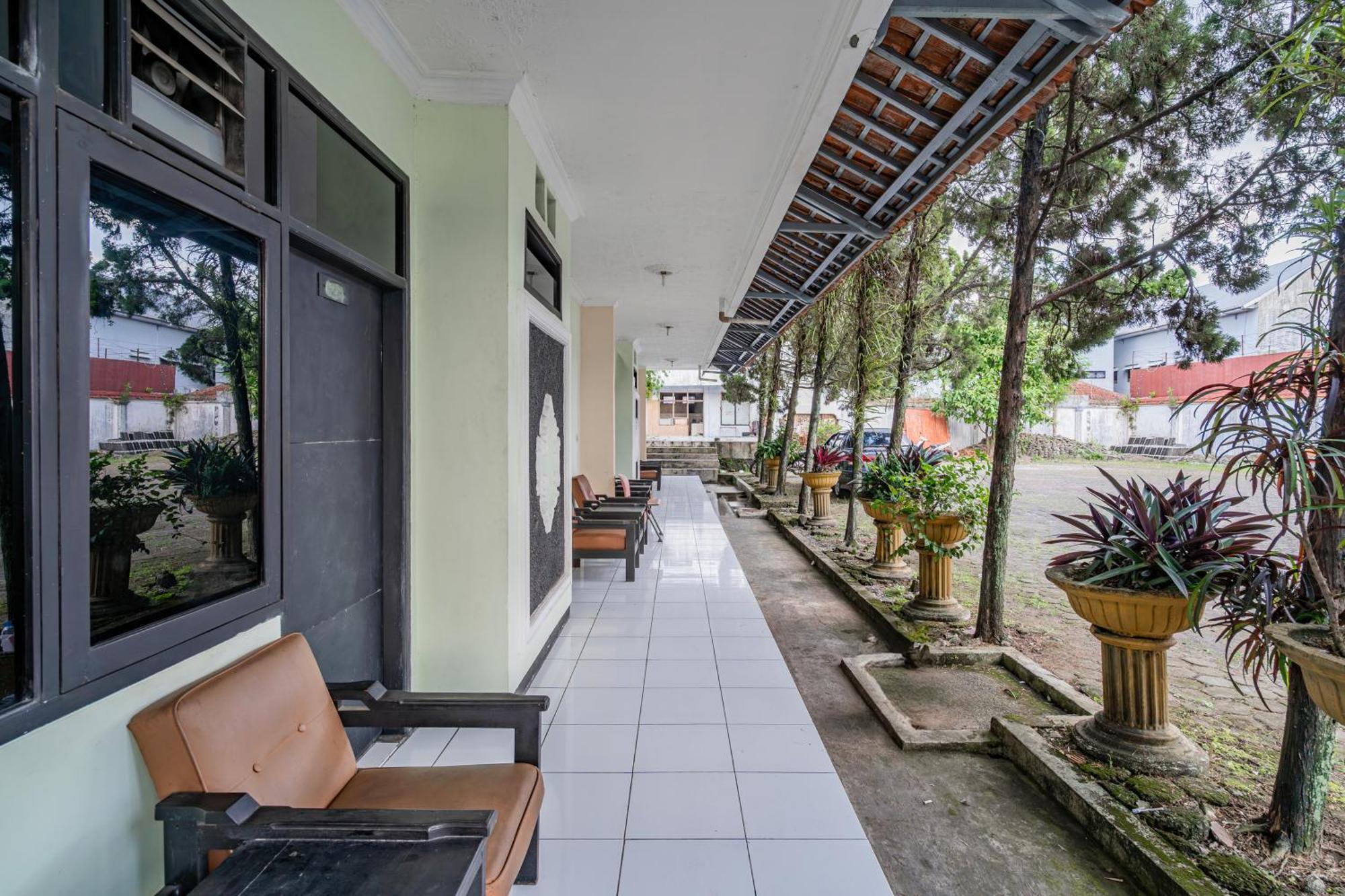 Collection O Tasikmalaya Near Stadium Wiradadaha Formerly Hotel Abadi Bagian luar foto