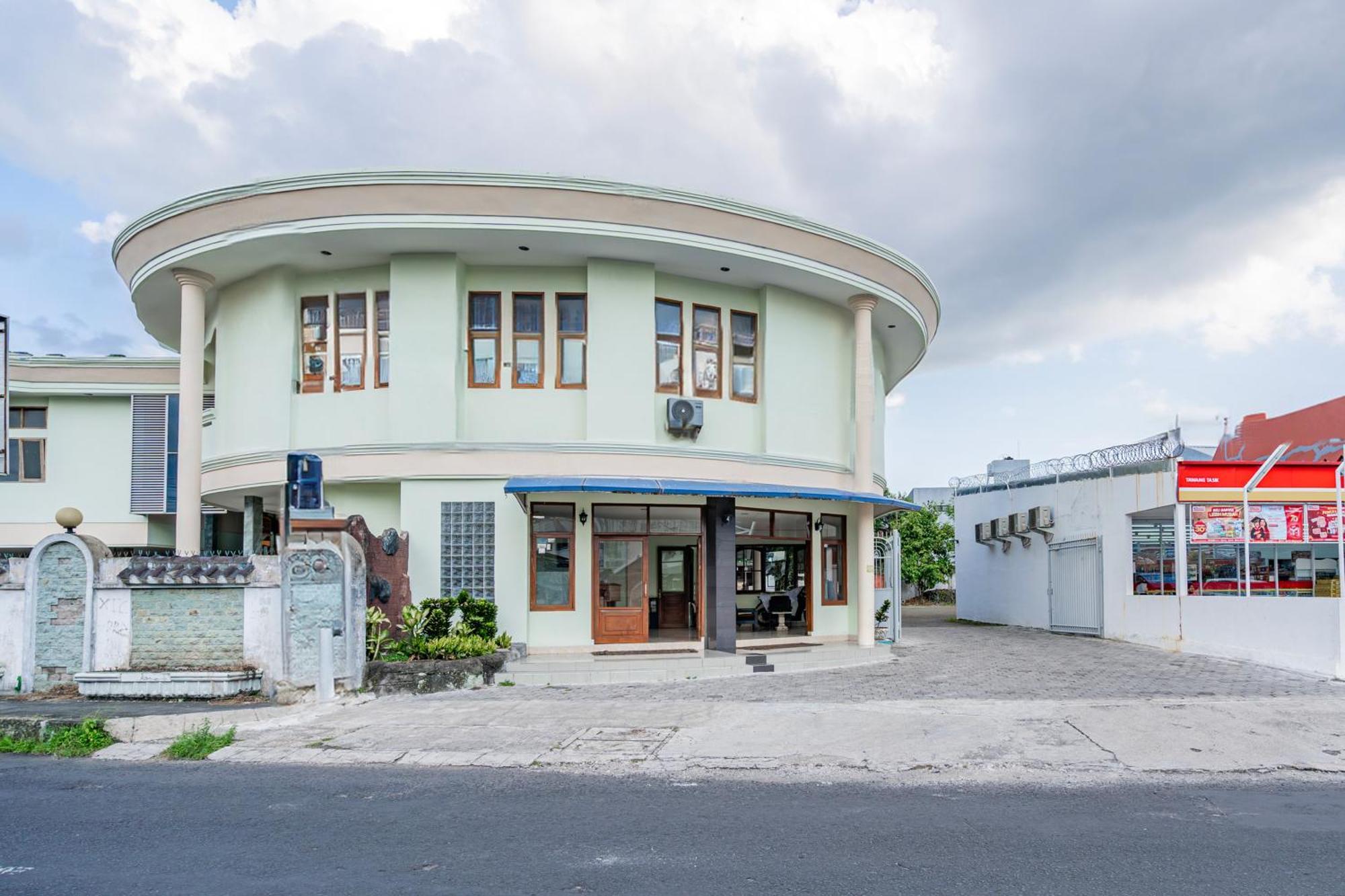 Collection O Tasikmalaya Near Stadium Wiradadaha Formerly Hotel Abadi Bagian luar foto